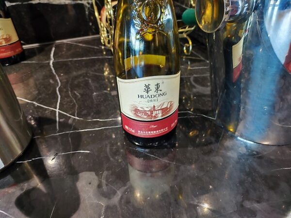 青島ワインのあるラウンジ