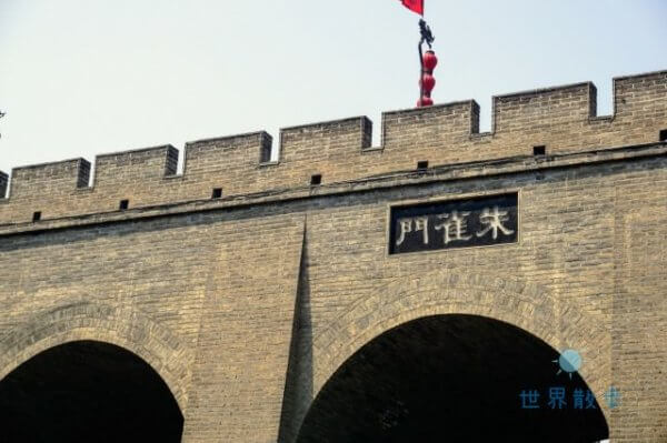 西安城壁の門の一つである朱雀門