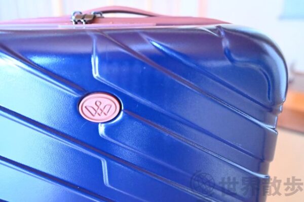 &WEARのスーツケースのデザイン